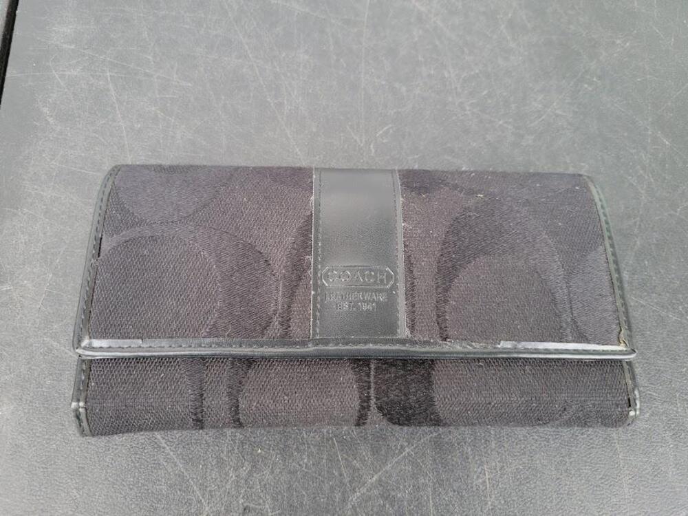 Coach Wallet Womens One Size Black Signature Checkbook Clutch Organizer